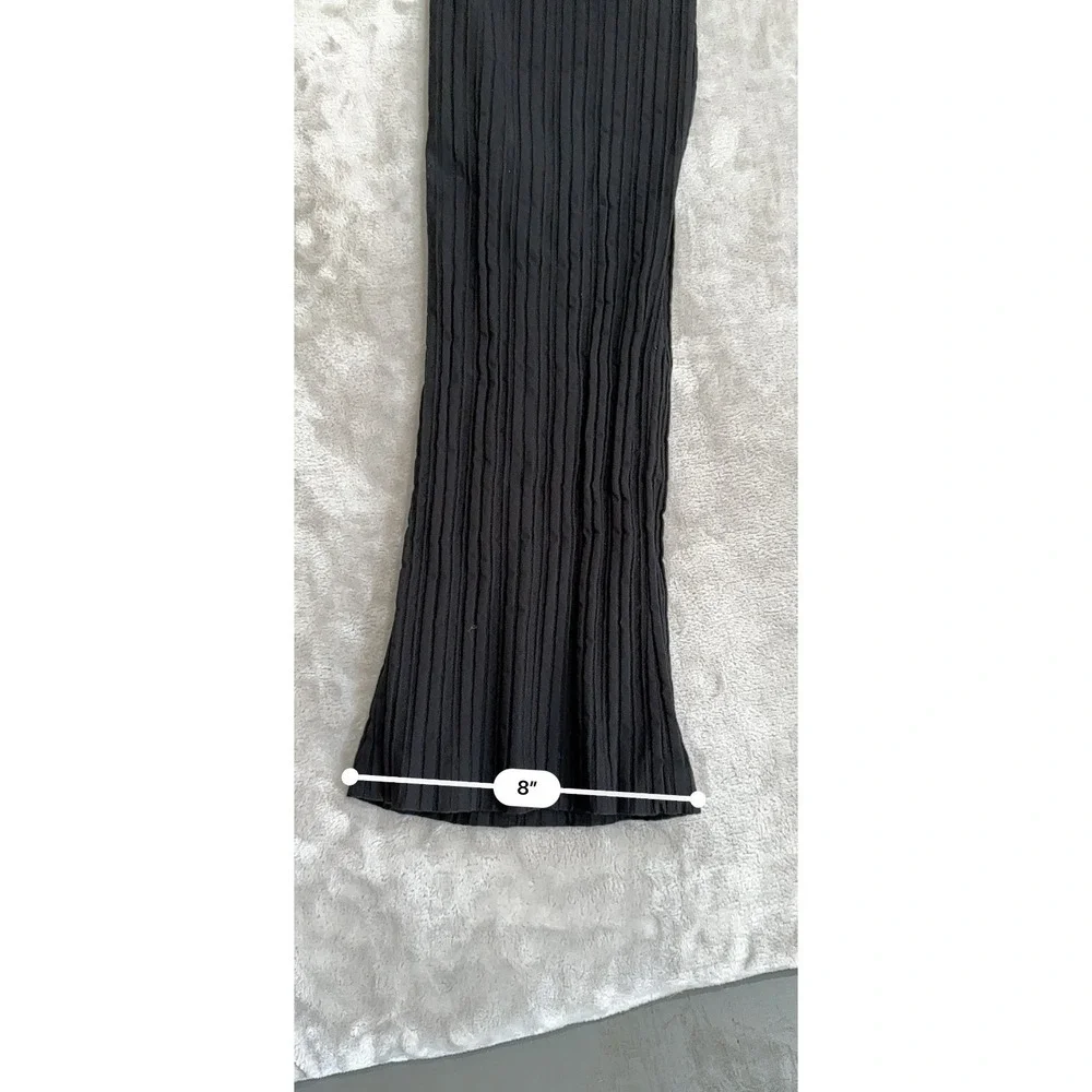 Studio M Pants Women's Size 2P Black Ribbed‎ Slight Flare Zipper Closure Pockets